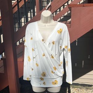 Excellent condition, NWOT Maurice’s floral blouse, fits XS -S